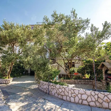 Lejlighed Cozy In Barbat-rab With Wifi Barbat na Rabu
