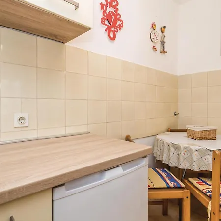 Apartamento Cozy In Barbat-rab With Wifi *