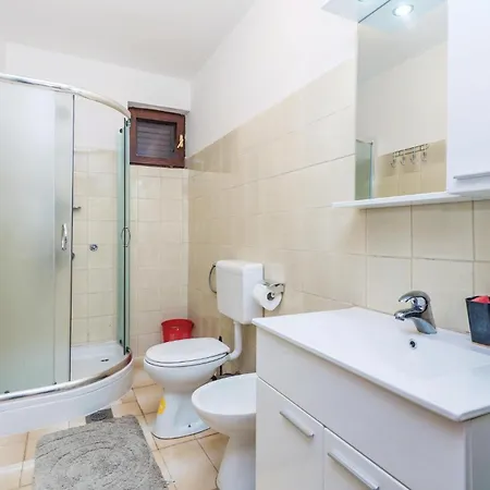 Cozy In Barbat-rab With Wifi