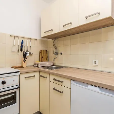 Cozy In Barbat-rab With Wifi شقة