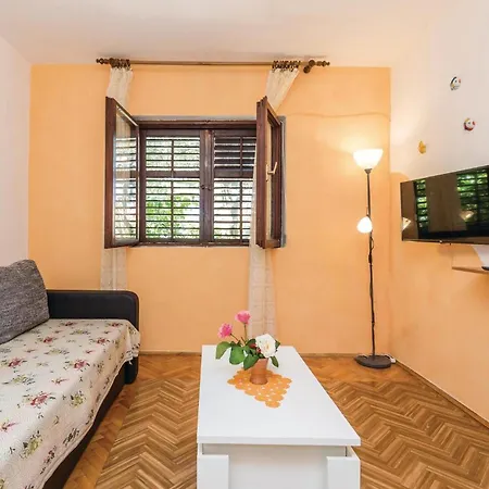 Stunning In Barbat-rab With Wifi Διαμέρισμα
