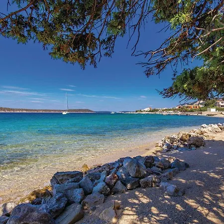 Stunning In Barbat-rab With Wifi Διαμέρισμα