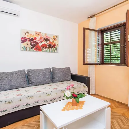 Stunning In Barbat-rab With Wifi Διαμέρισμα